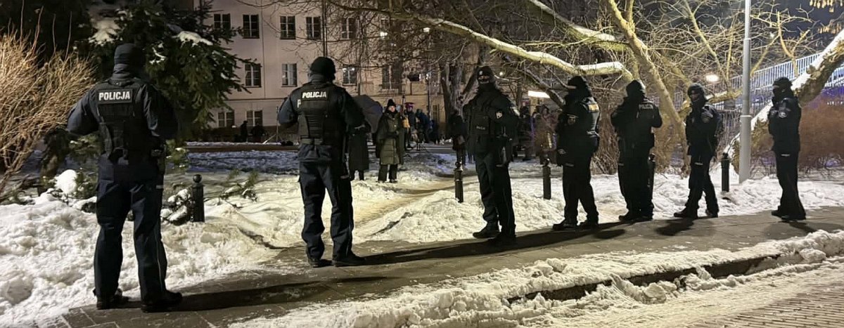 Komenda Filmowa Marmel Media - scena mundurowa na planie